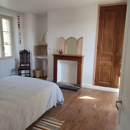 Maison Perigourdine A Lascaux مونتيناك